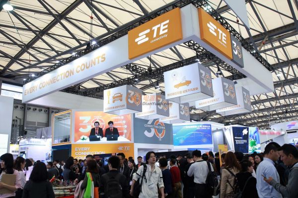 【新闻图片】泰科电子（TE Connectivity）亮相2018慕尼黑上海电子展，展现“连动中国三十年”