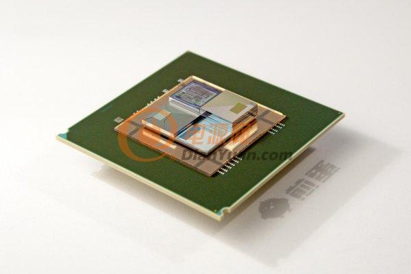 未来电脑中可能使用三维芯片栈。其中集成的微尺度液流电池可实现同时供电和冷却