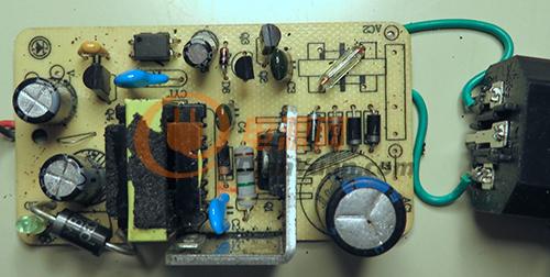 美国工程师拆解了三款12V AC适配器：买家自慎！